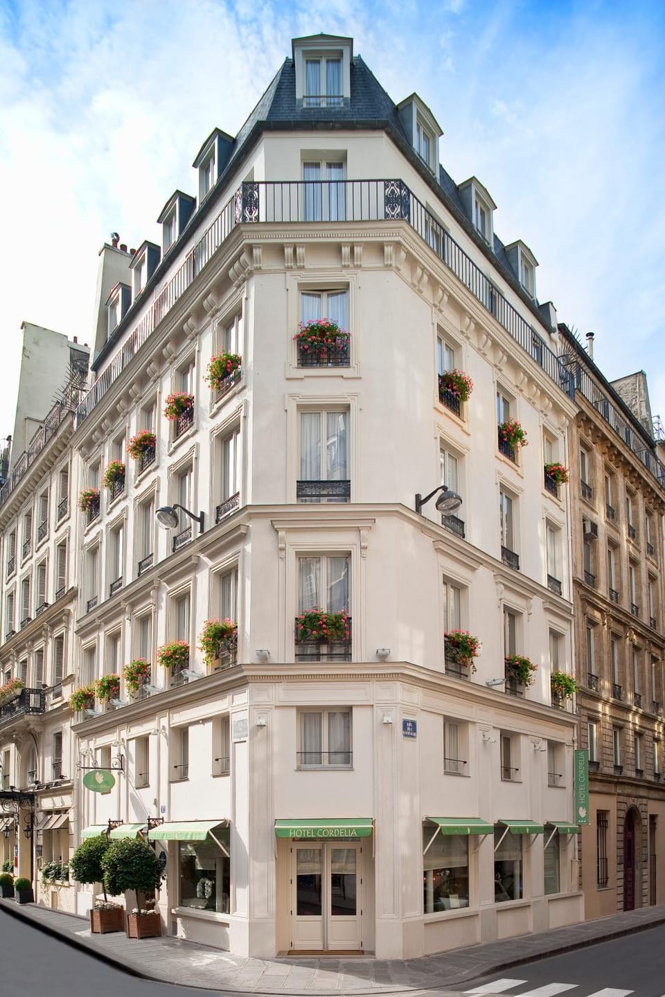 Facade/entrance
