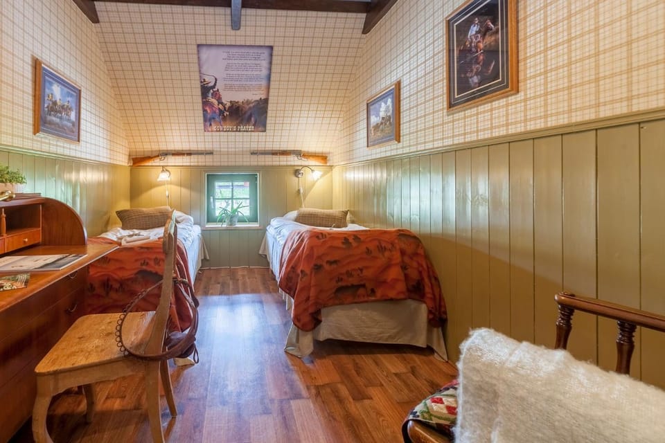 Bed, Photo of the whole room, Decorative detail, Bedroom