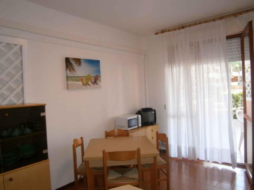 TV and multimedia, Living room, Dining area, microwave