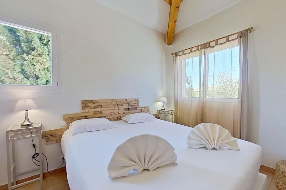 Shower, Toilet, Bed, Photo of the whole room, Bedroom, hair dryier, safe, storage, towels, air conditioner