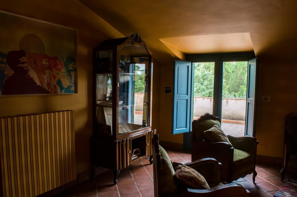 Communal lounge/ TV room