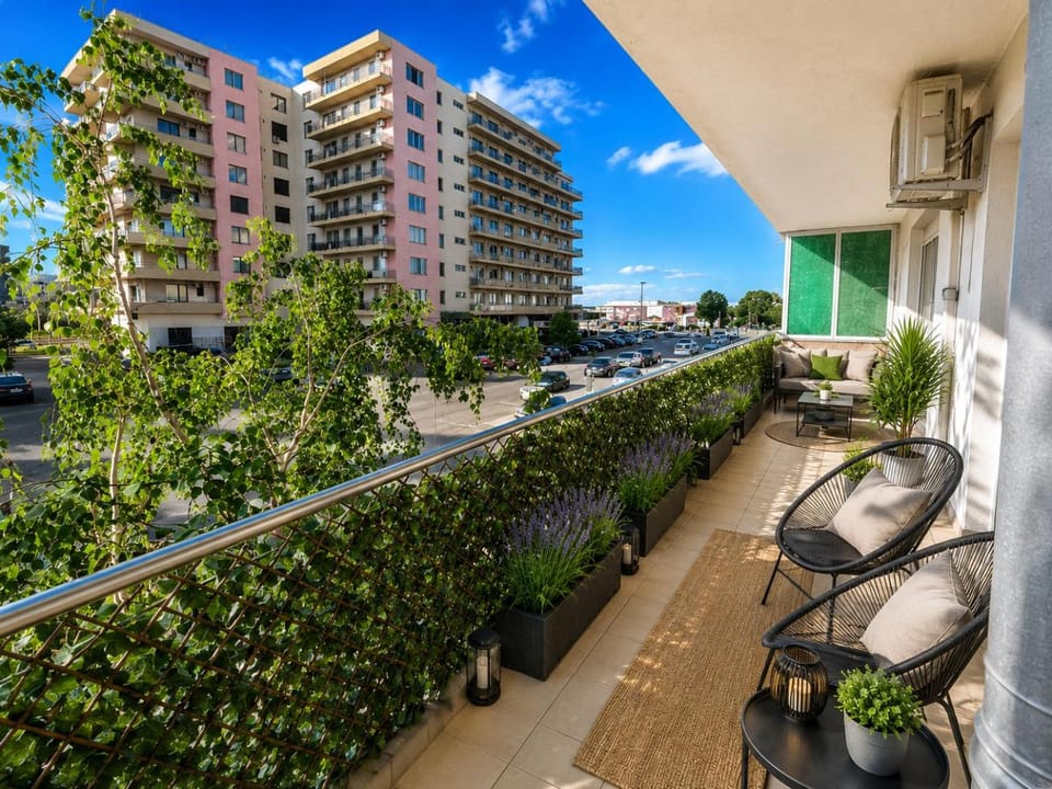 Day, View (from property/room), Balcony/Terrace, Parking