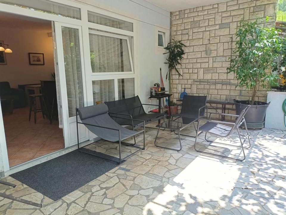Patio, Day, BBQ facilities, Balcony/Terrace, Seating area, Dining area