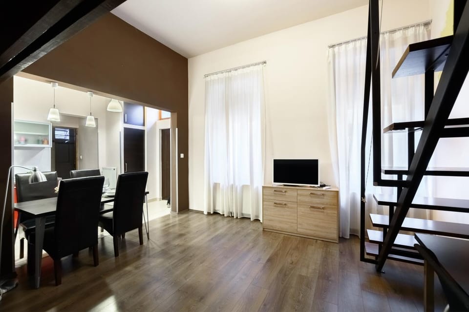 TV and multimedia, Living room, Dining area
