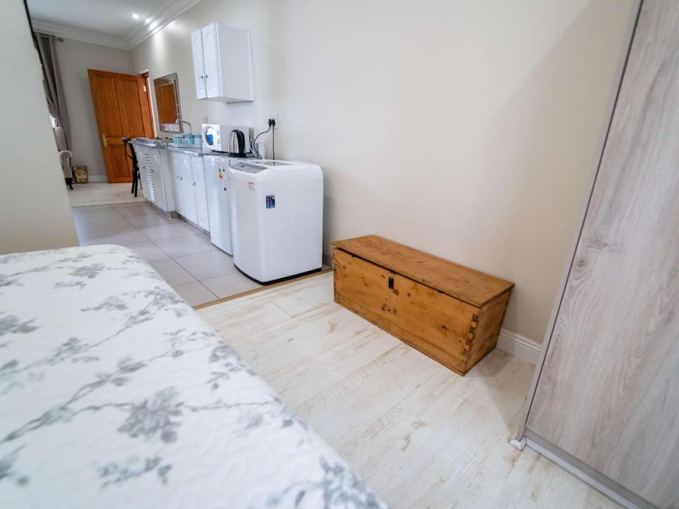 Bed, Kitchen or kitchenette, Bedroom, minibar, pet friendly, washing machine