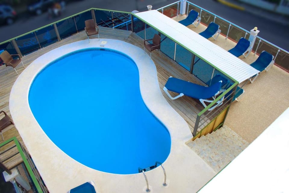 Swimming pool, Swimming pool