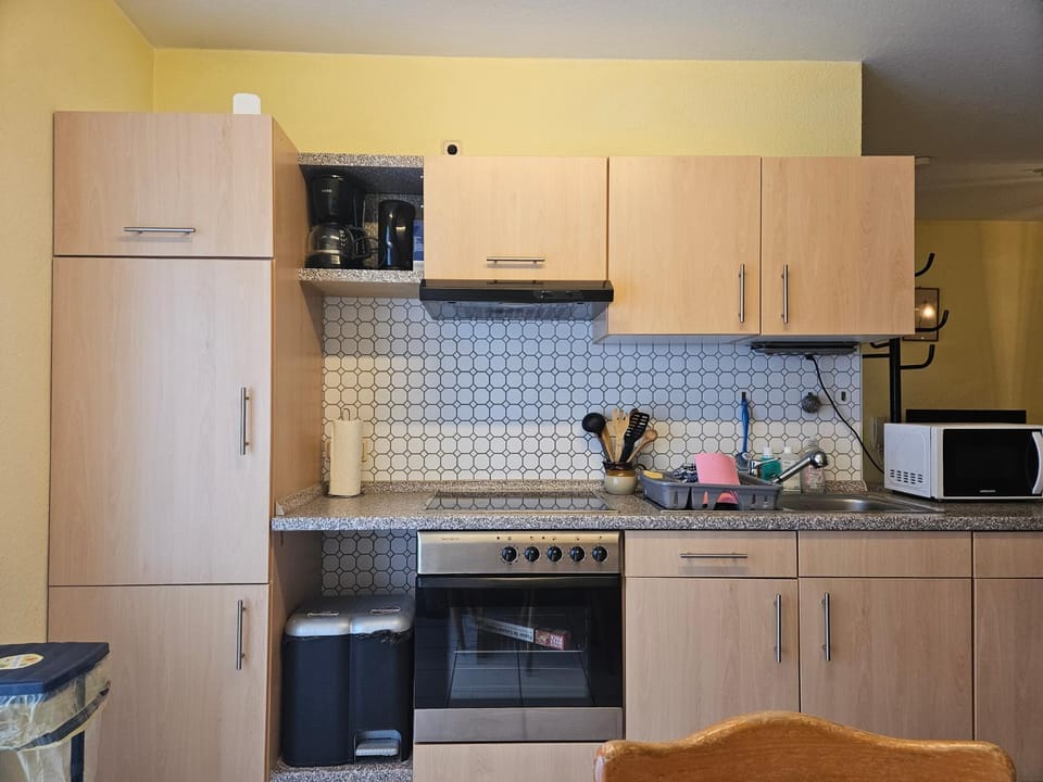 Coffee/tea facilities, Kitchen or kitchenette, microwave, oven, toaster