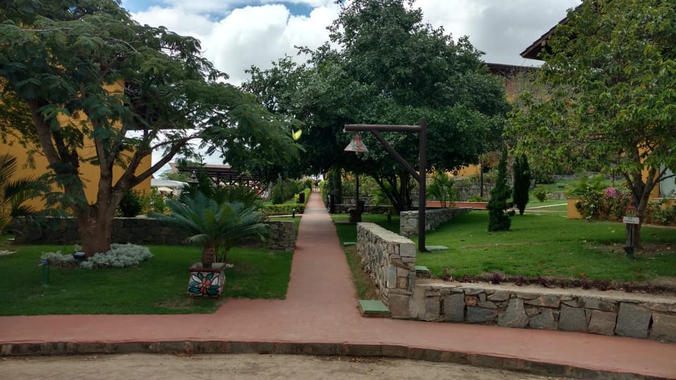 Facade/entrance, Natural landscape, Garden