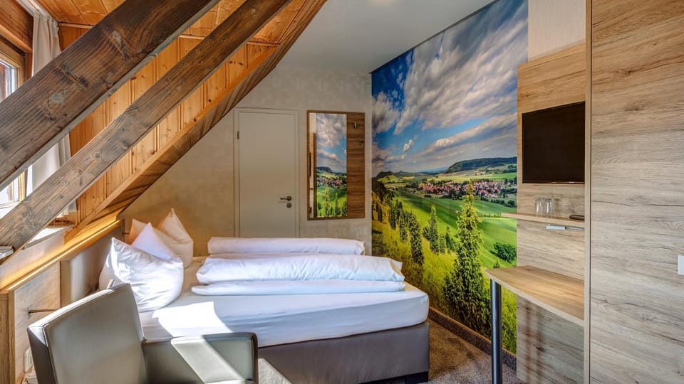 Bed, TV and multimedia, Photo of the whole room, Seating area
