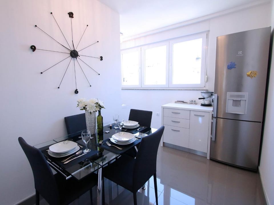 Coffee/tea facilities, Kitchen or kitchenette, Dining area