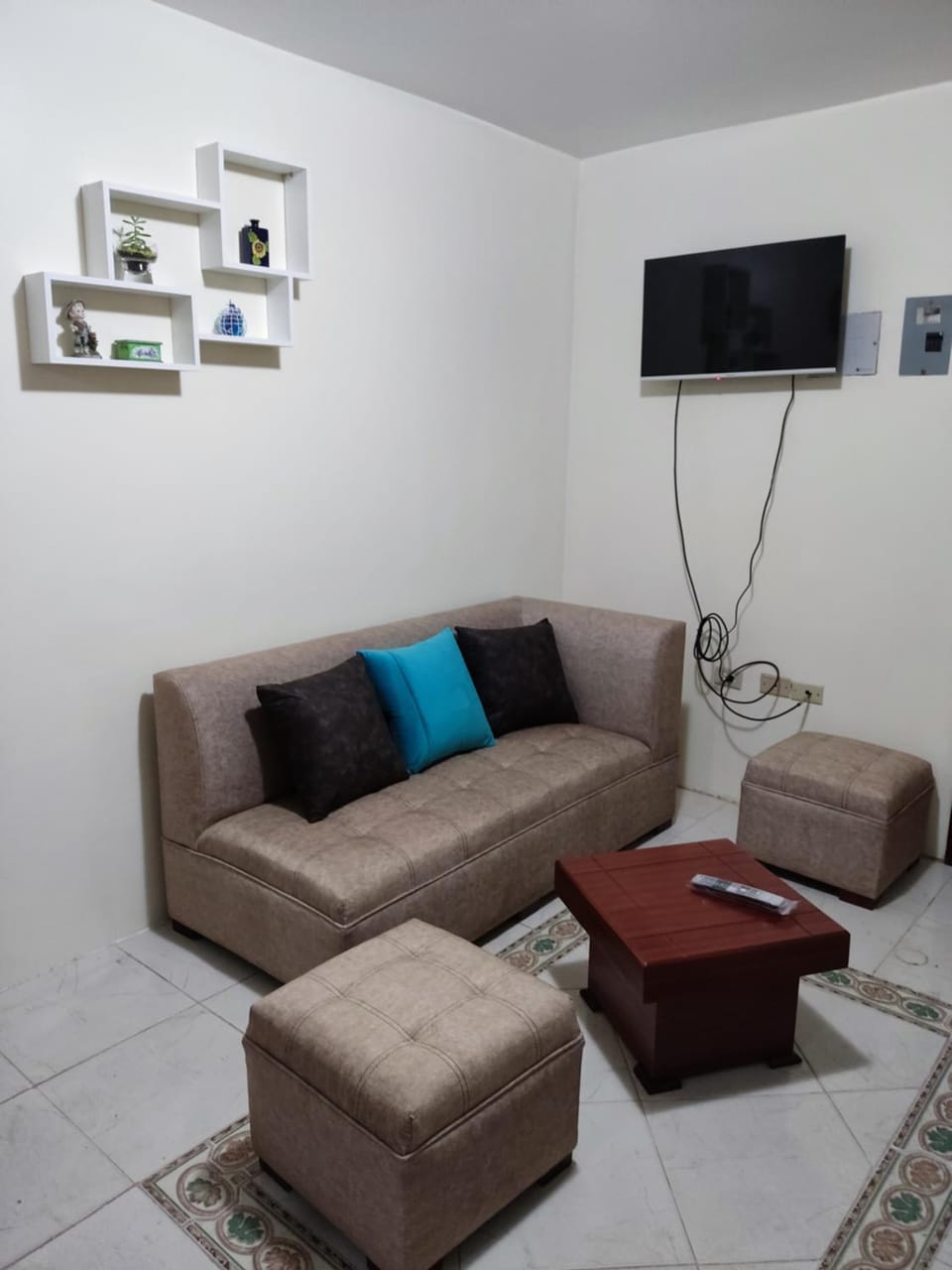 Communal lounge/ TV room, TV and multimedia, Living room, Seating area, Evening entertainment