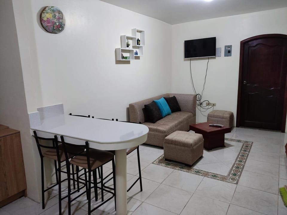 Communal lounge/ TV room, TV and multimedia, Living room, Seating area, Dining area, Evening entertainment