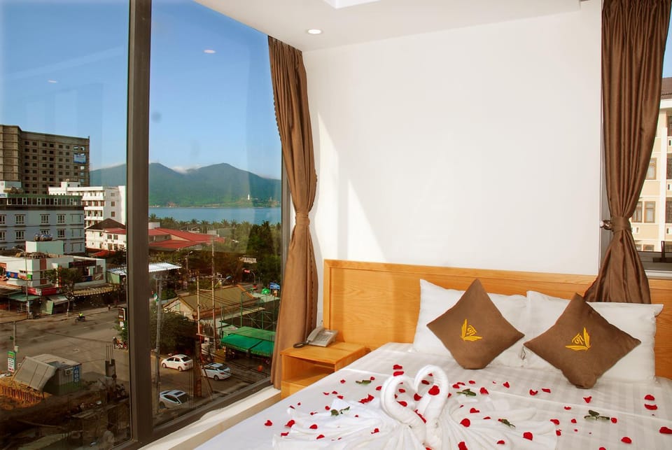 Bed, Day, Natural landscape, Photo of the whole room, Bedroom, Mountain view, Sea view