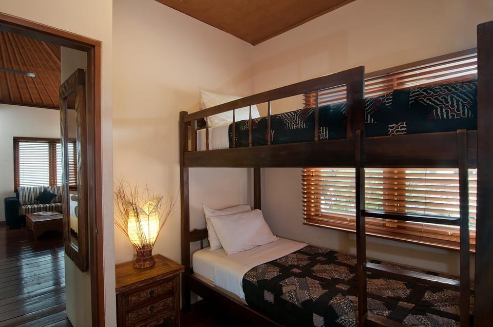 Bedroom, bunk bed