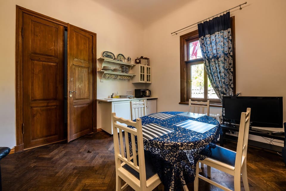 TV and multimedia, Kitchen or kitchenette, Living room, Dining area