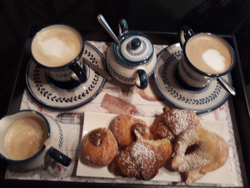 Coffee/tea facilities, Breakfast