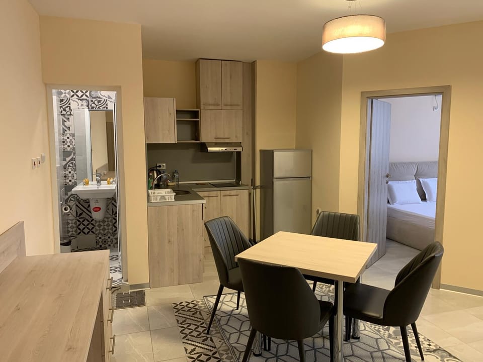 Nearby landmark, Natural landscape, young children, Family