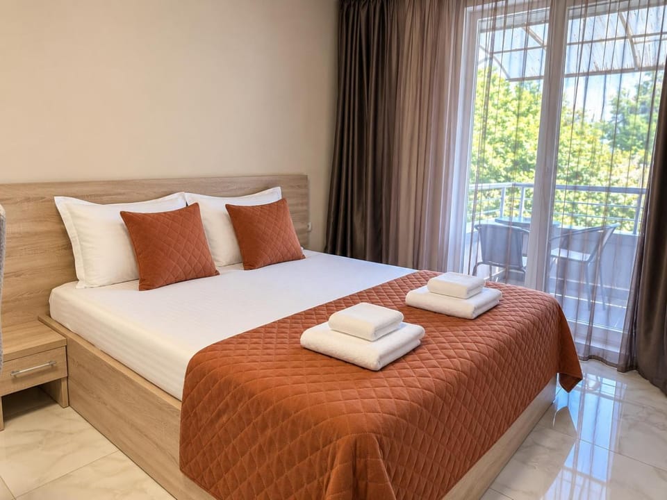Bed, Photo of the whole room, Bedroom, towels