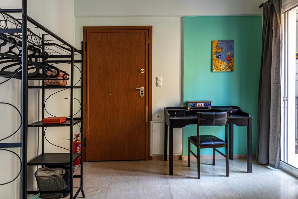 Facade/entrance, wardrobe