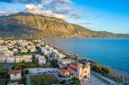 Erika's Oasis - Stylish Gem inthe Heart of History House in Messenia