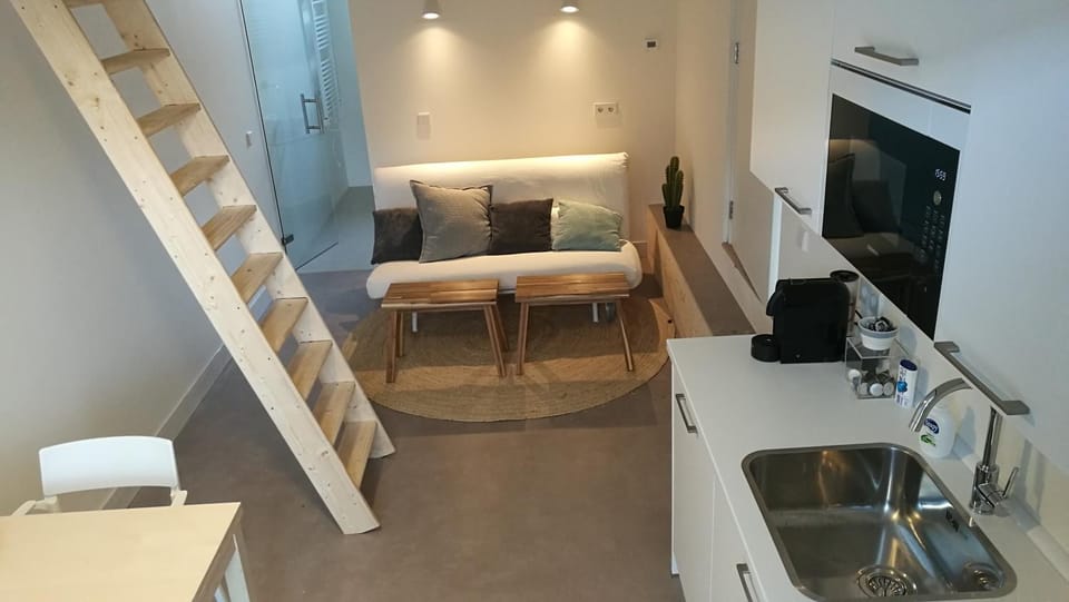 Kitchen or kitchenette, Living room, Seating area, Dining area