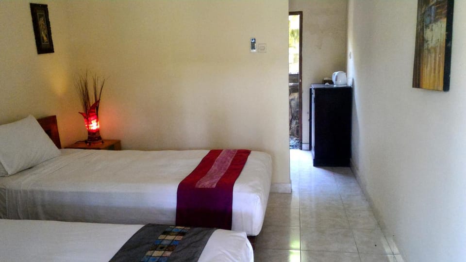 Bedroom, cot