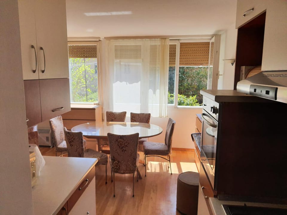 View (from property/room), Seating area, Dining area, pet friendly