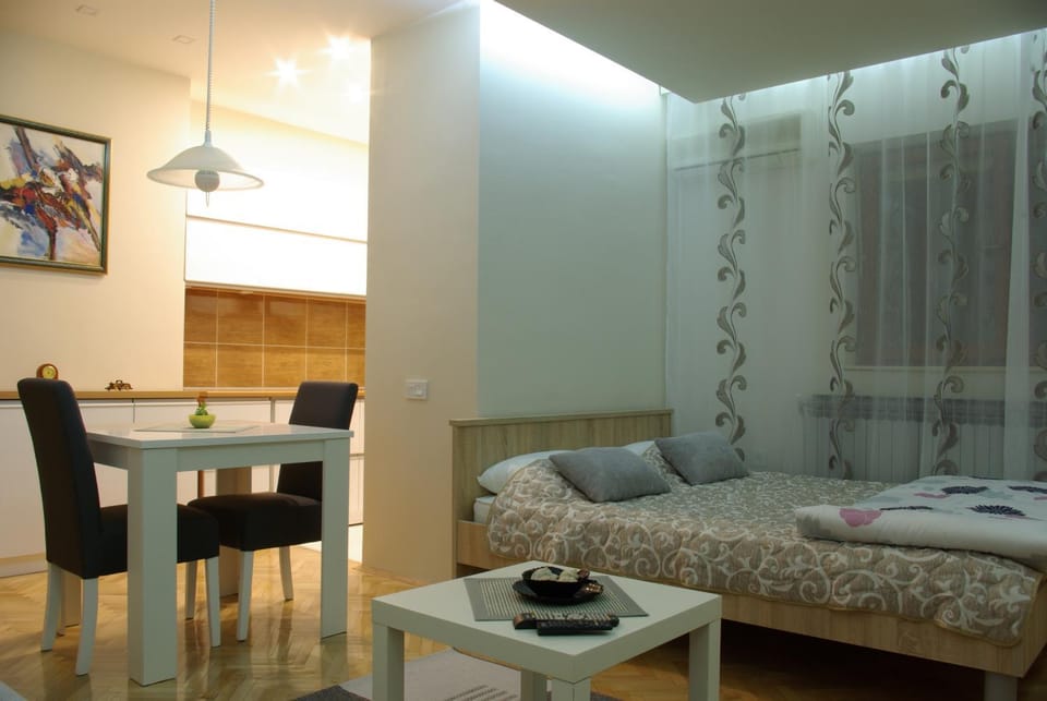 Night, Photo of the whole room