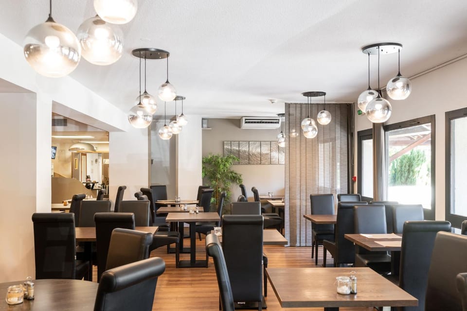 Restaurant/places to eat, Banquet/Function facilities