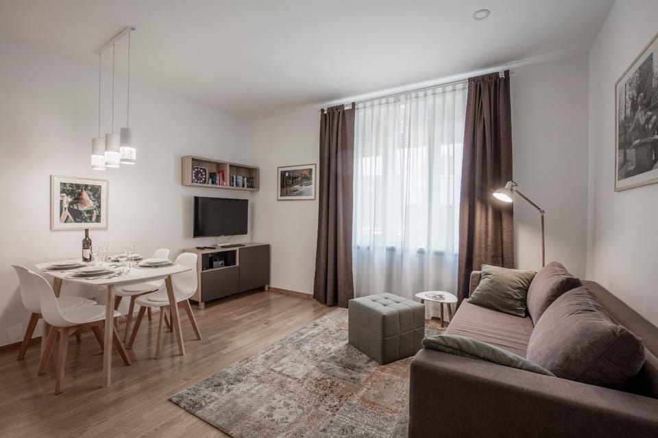 Living room, Photo of the whole room, Seating area, Dining area