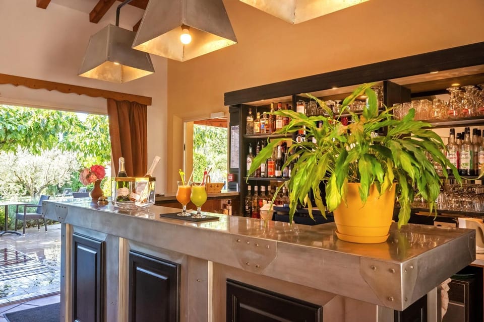 Lounge or bar