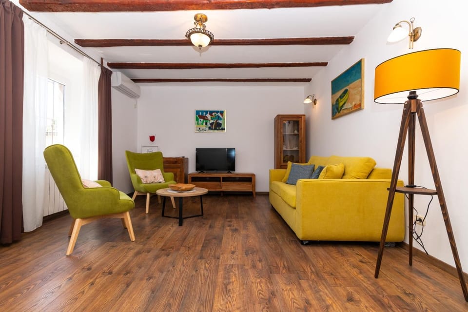Living room, Lounge or bar