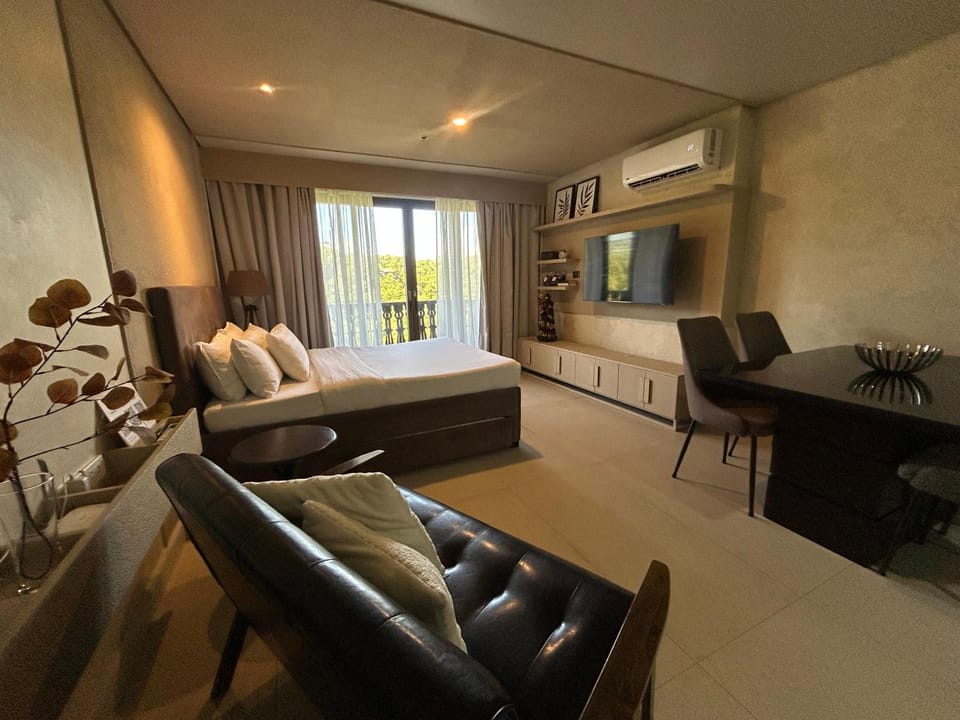 Bed, TV and multimedia, Photo of the whole room, Seating area, Evening entertainment, air conditioner