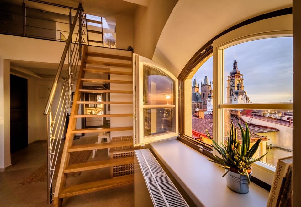 Restaurant/places to eat, Balcony/Terrace