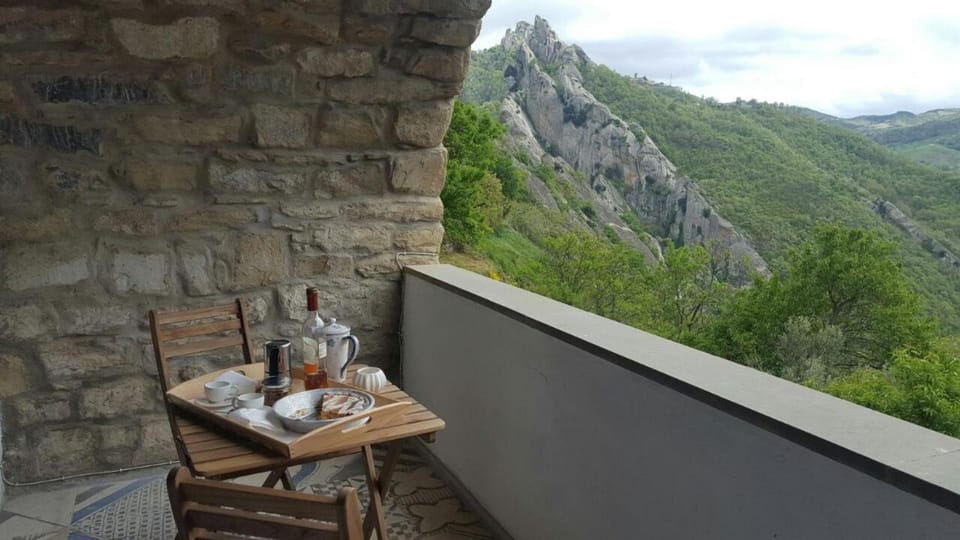 Balcony/Terrace, Mountain view