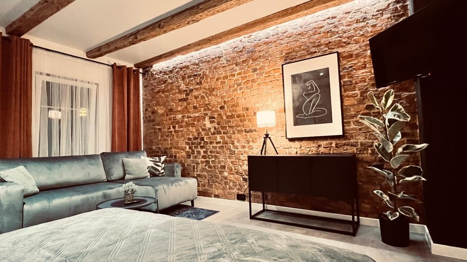 Bed, Seating area