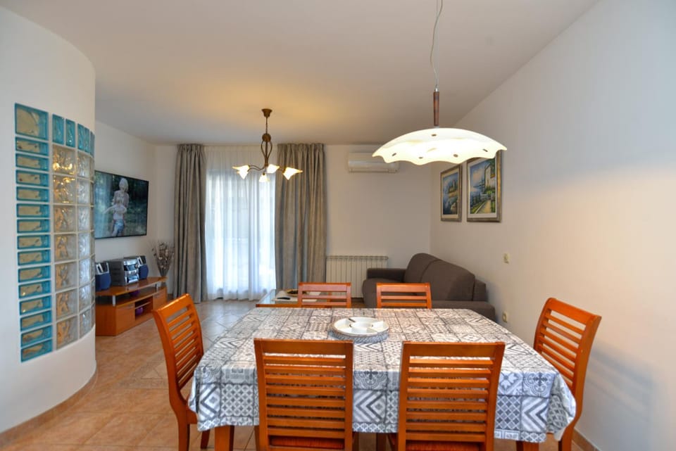 Apartments Elvis 1299 Apartment in Istria County