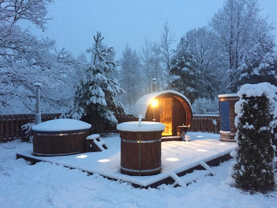 Hot Tub, Sauna