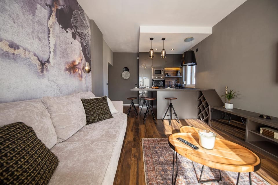 Kitchen or kitchenette, Living room, Seating area, Dining area