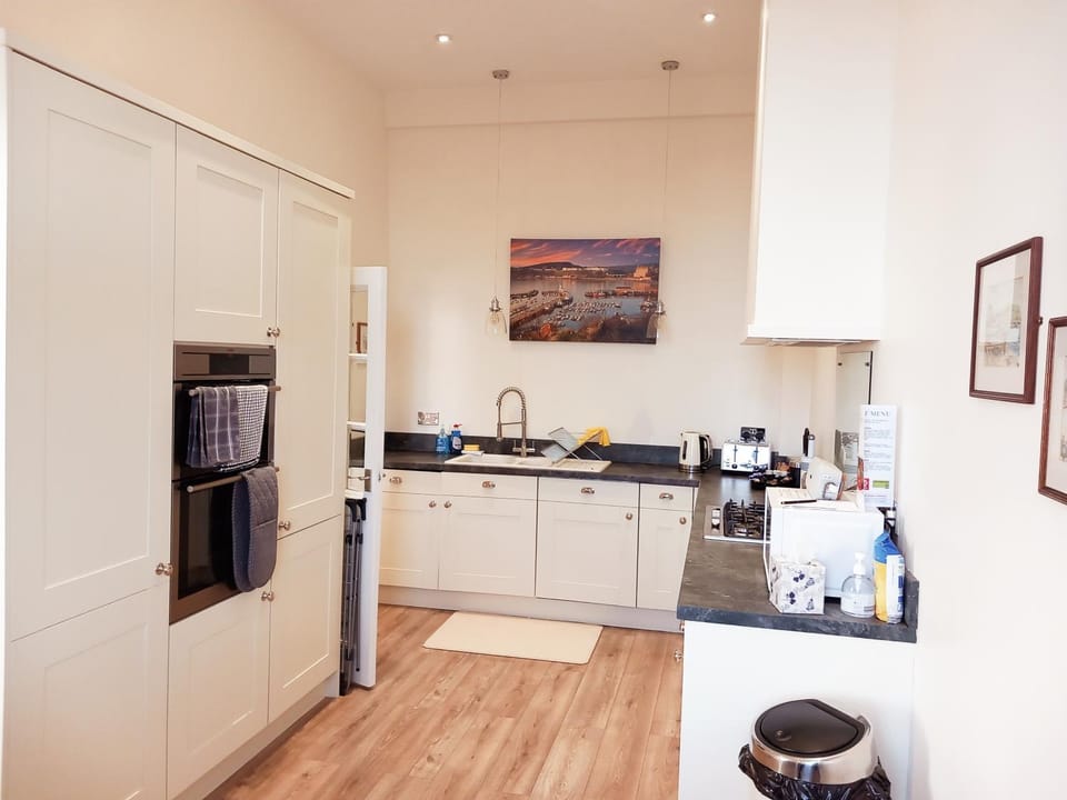 Coffee/tea facilities, Kitchen or kitchenette, oven, pet friendly, stove, toaster