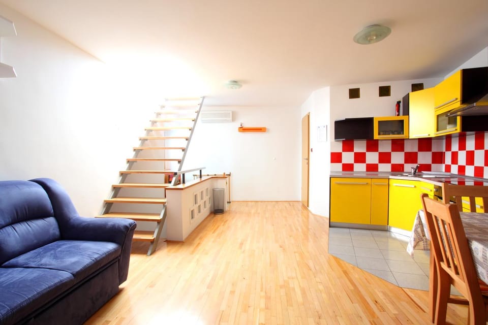 Kitchen or kitchenette, Living room