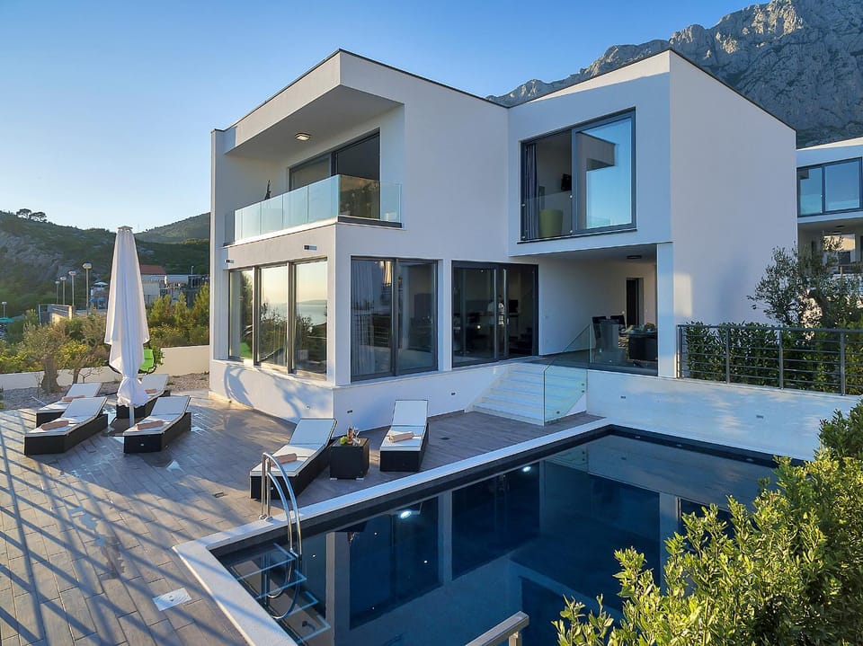 Balcony/Terrace, Garden view, Garden view, Mountain view, Pool view, Swimming pool