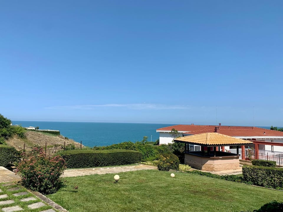 Garden, Sea view