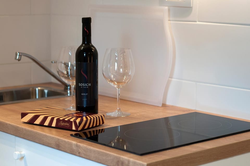 Kitchen or kitchenette, Decorative detail, Area and facilities