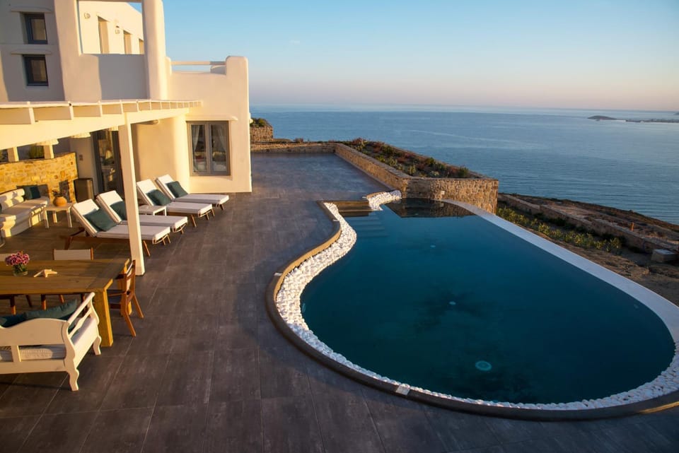 Patio, Spring, Day, Summer, BBQ facilities, Balcony/Terrace, Seating area, Dining area, Autumn, On site, Mountain view, Sea view, Swimming pool, Swimming pool, Swimming pool, Sunrise, Sunset