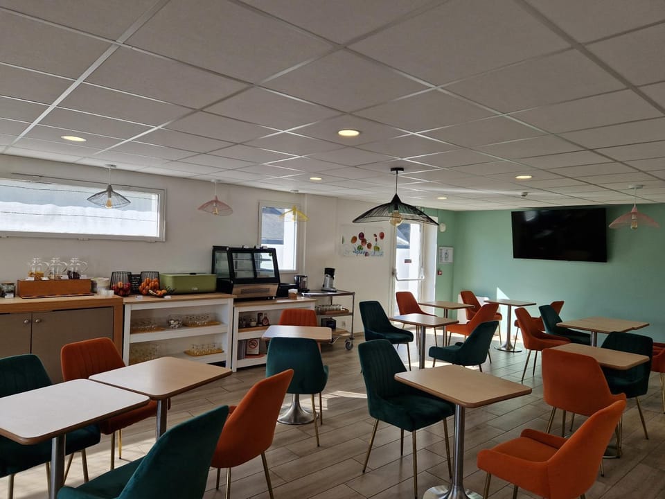 Restaurant/places to eat, Business facilities, Breakfast, Breakfast, Continental breakfast, Continental breakfast, Buffet breakfast, Buffet breakfast