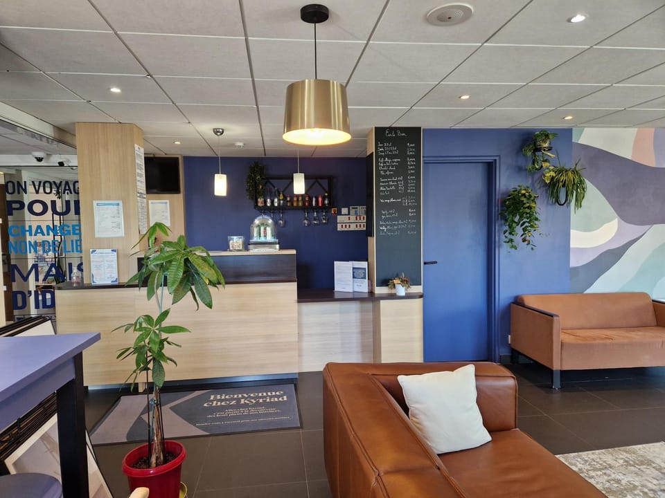 Facade/entrance, Lobby or reception, Lounge or bar