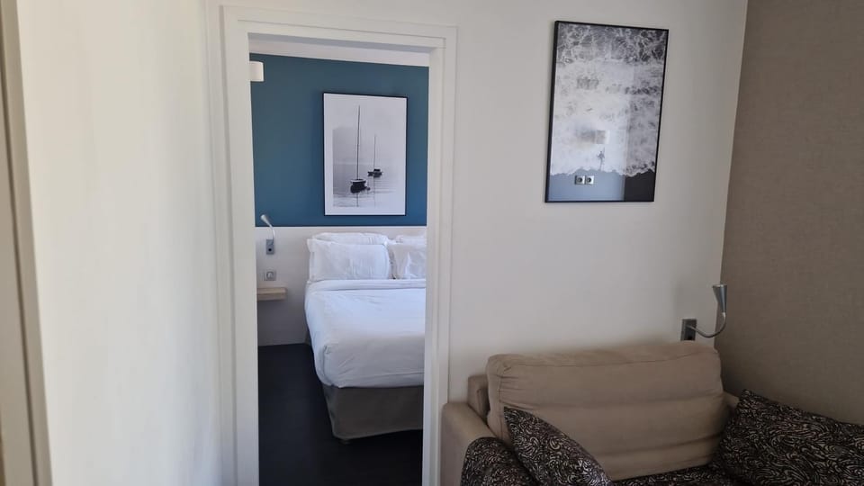 Living room, Photo of the whole room, Seating area, Bedroom