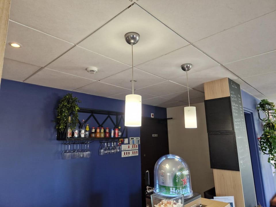 Lounge or bar, Drinks