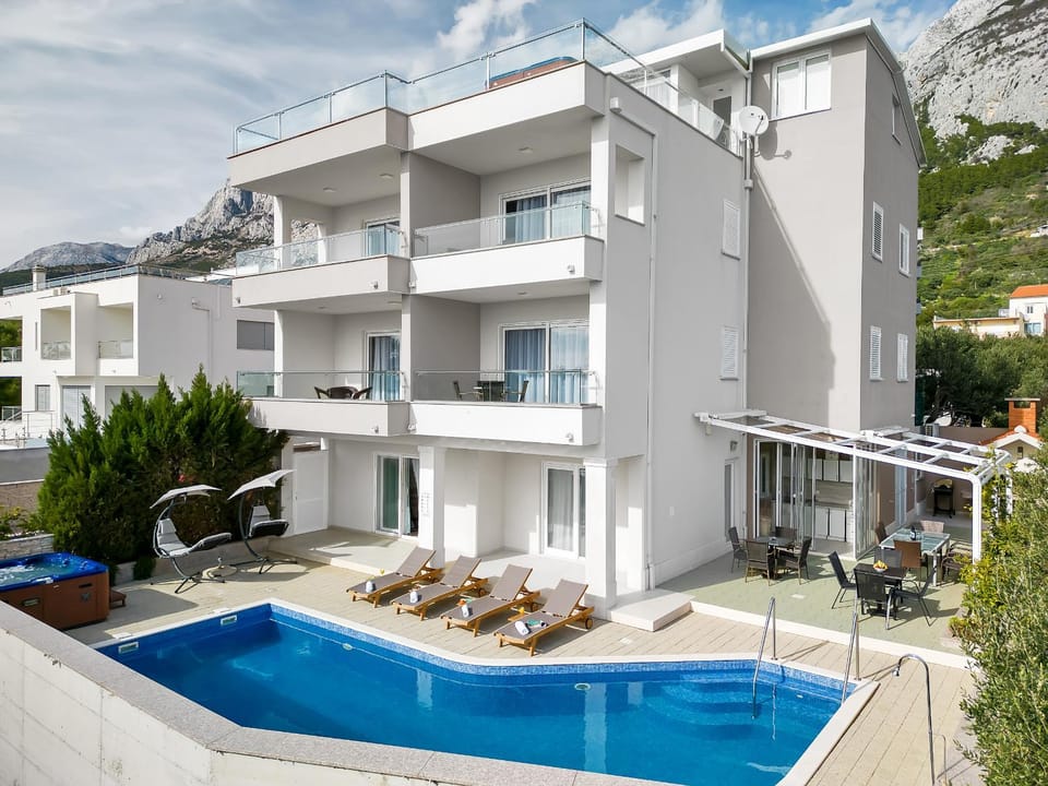 Apartments Lujnovic Apartment in Makarska